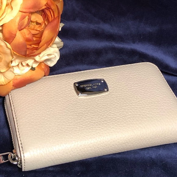 Michael Kors Handbags - Michael Kors Wallet/Clutch
